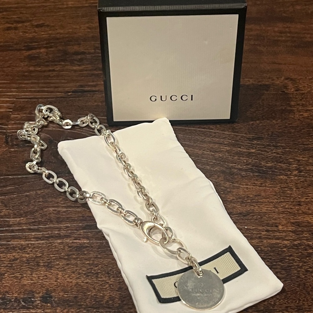 Gucci trademark circle necklace sterling silver pendant